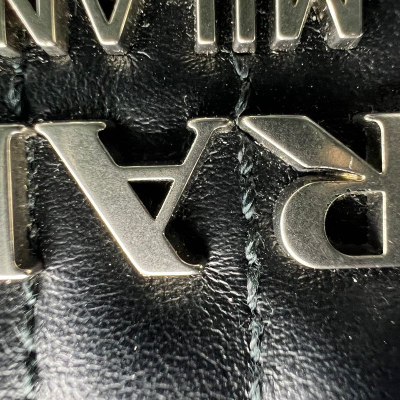 Prada Diagramme 黑色菱格皮革鍊條單肩包-22