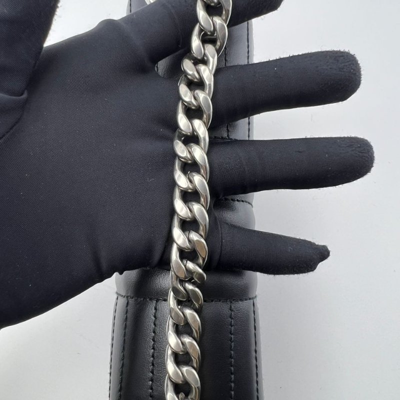 Prada Diagramme 黑色菱格皮革鍊條單肩包-26