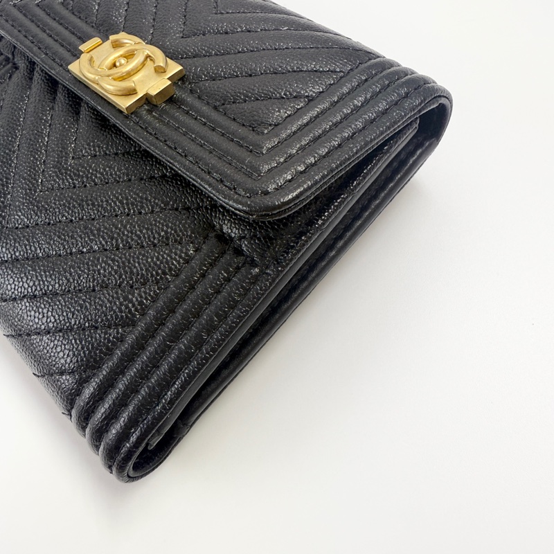 CHANEL香奈兒BOY V形紋三折短夾黑色金釦-3