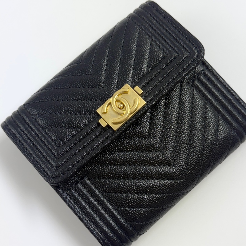 CHANEL香奈兒BOY V形紋三折短夾黑色金釦-11