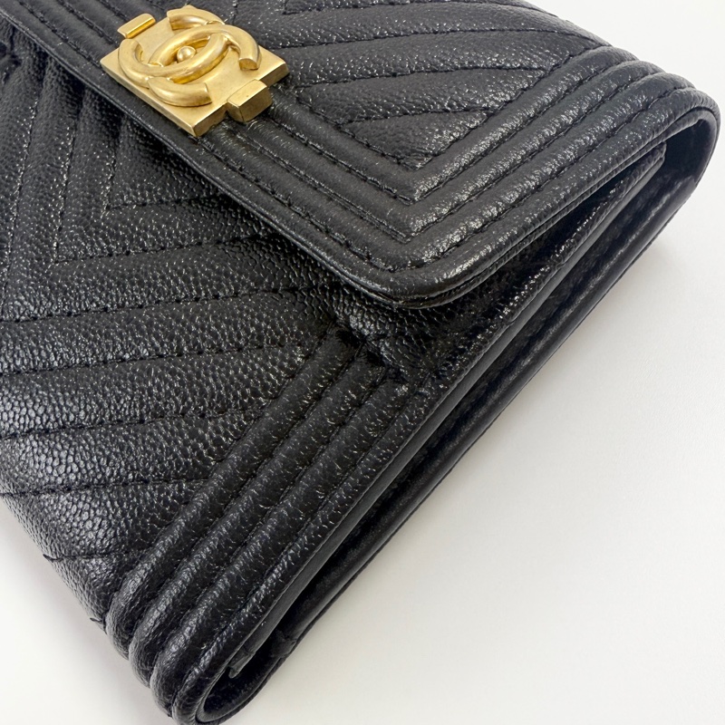 CHANEL香奈兒BOY V形紋三折短夾黑色金釦-14