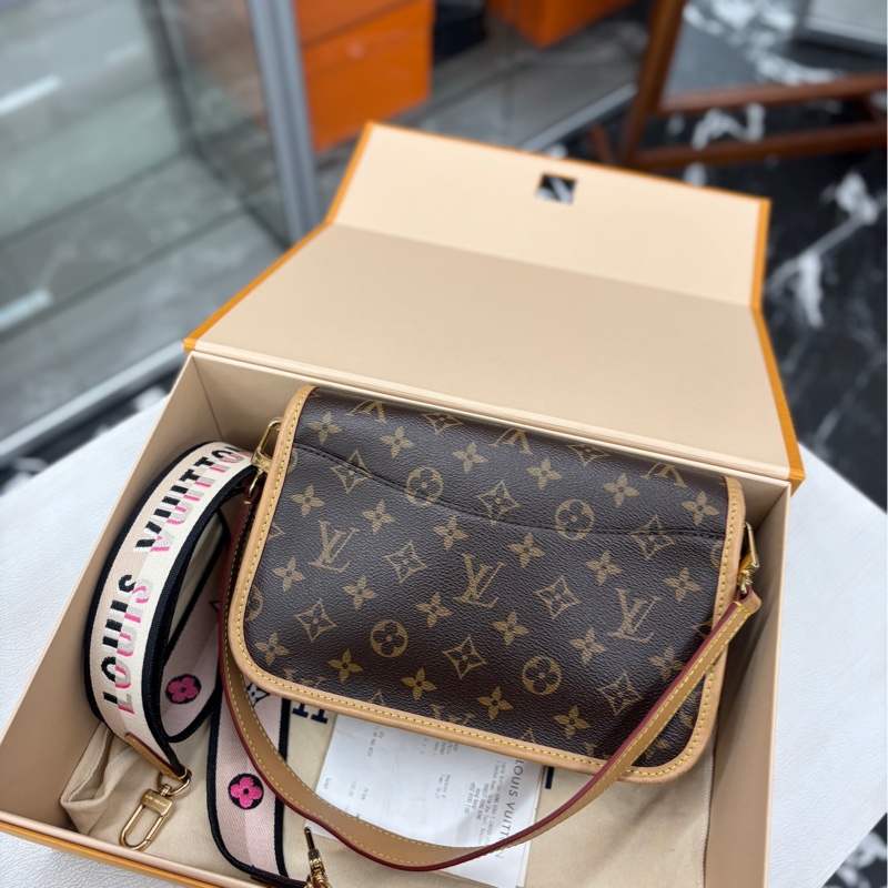 【98🆕】 LV Diane老花中號法棍 斜挎包 單肩包-1