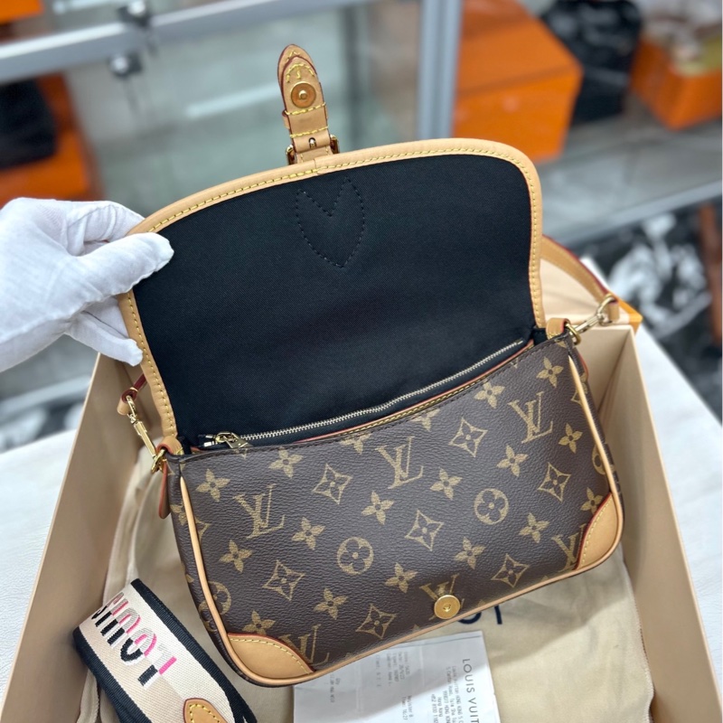 【98🆕】 LV Diane老花中號法棍 斜挎包 單肩包-7