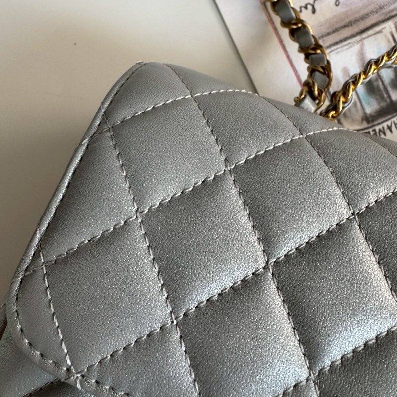 😍顏色超美的名媛感 Chanel 珍珠光澤灰藍色手提肩背包-4