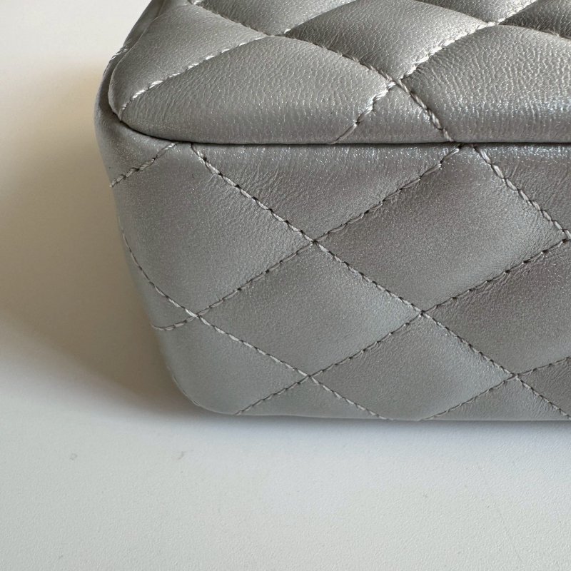 😍顏色超美的名媛感 Chanel 珍珠光澤灰藍色手提肩背包-9