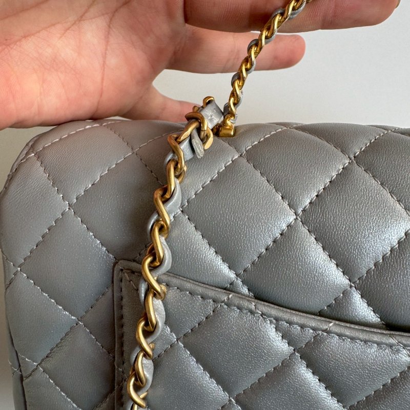 😍顏色超美的名媛感 Chanel 珍珠光澤灰藍色手提肩背包-16