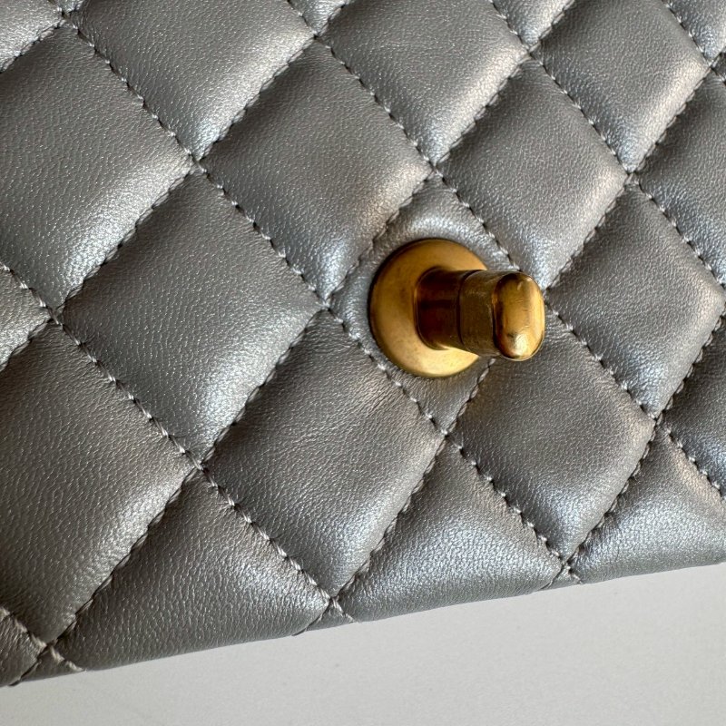 😍顏色超美的名媛感 Chanel 珍珠光澤灰藍色手提肩背包-20