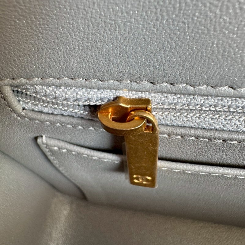 😍顏色超美的名媛感 Chanel 珍珠光澤灰藍色手提肩背包-24