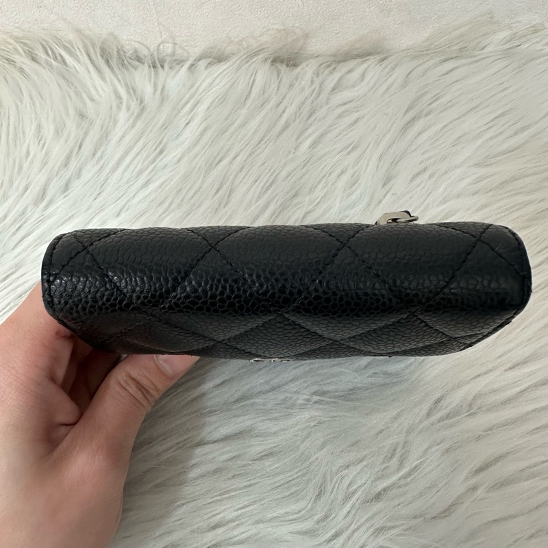 Chanel A82288 黑荔枝皮銀釦三折短夾-8