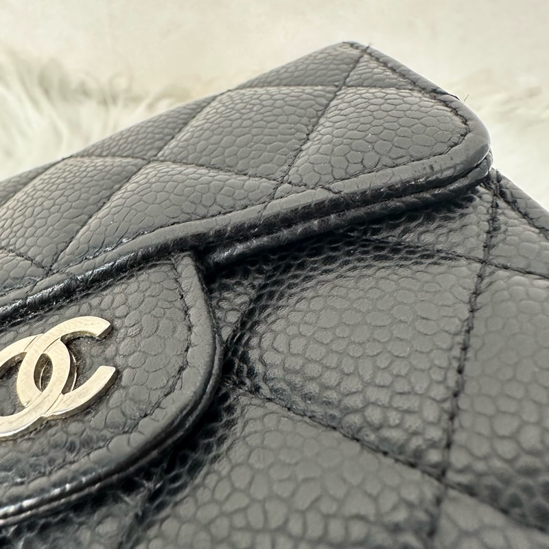 Chanel A82288 黑荔枝皮銀釦三折短夾-10