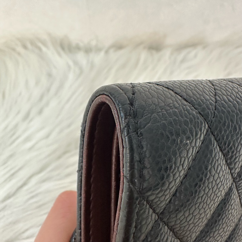 Chanel A82288 黑荔枝皮銀釦三折短夾-12