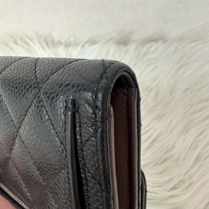 Chanel A82288 黑荔枝皮銀釦三折短夾-13