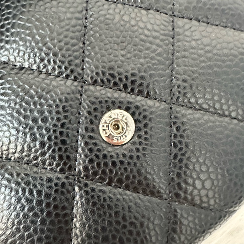 Chanel A82288 黑荔枝皮銀釦三折短夾-21