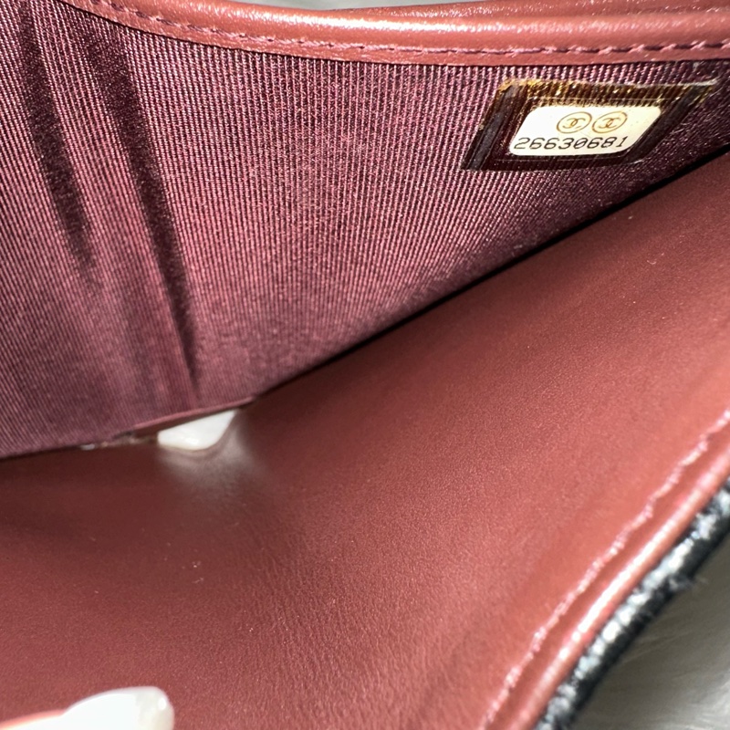 Chanel A82288 黑荔枝皮銀釦三折短夾-37