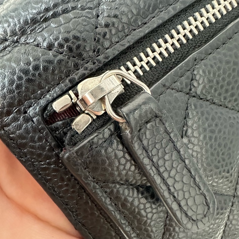 Chanel A82288 黑荔枝皮銀釦三折短夾-42