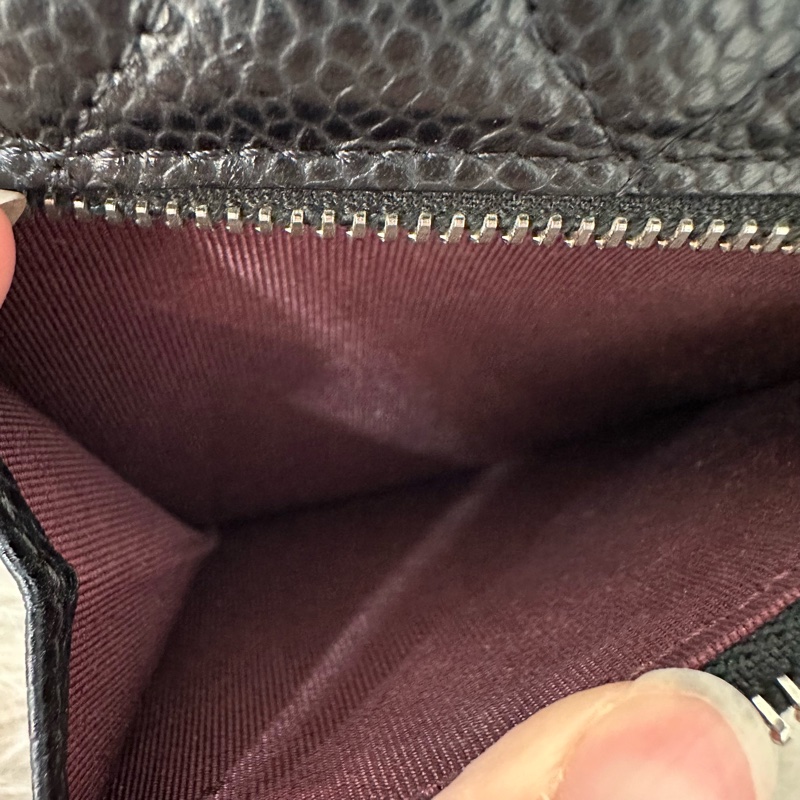 Chanel A82288 黑荔枝皮銀釦三折短夾-43