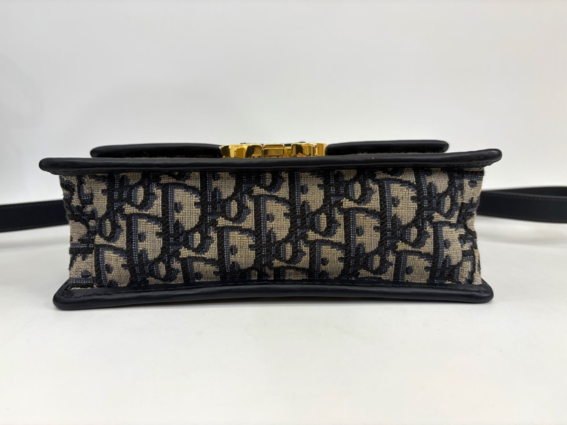 Dior 藍緹花布金釦30 Montaigne小型肩斜背包-4