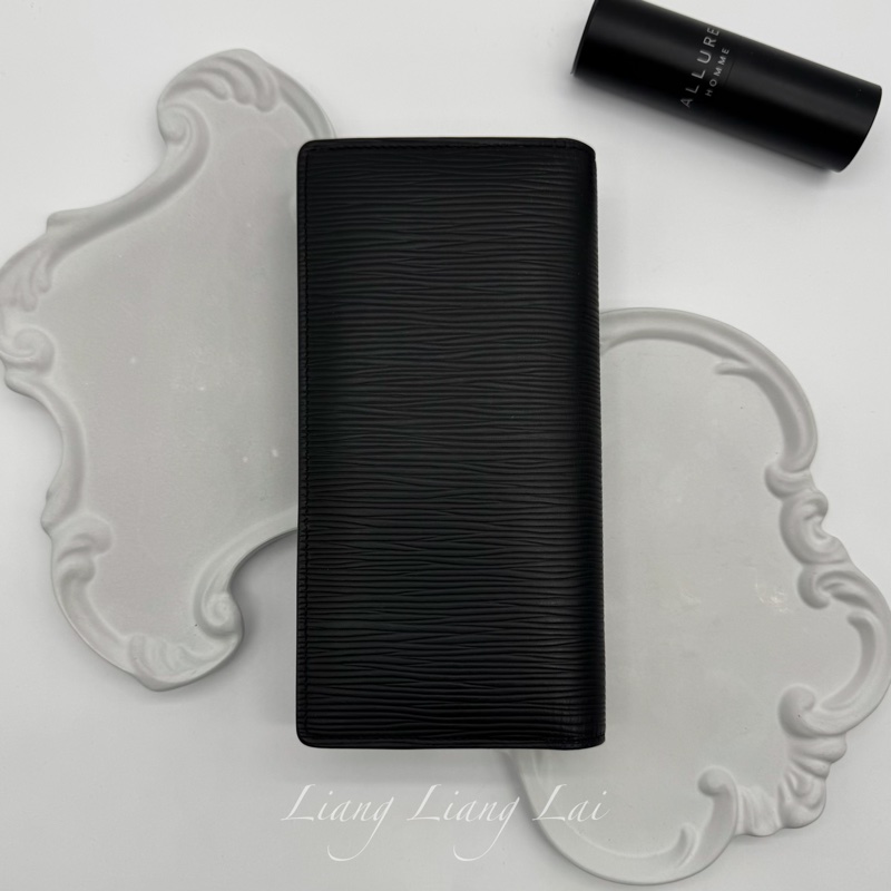 LOUIS VUITTON LV Brazza EPI水波紋對開黑色長夾-1