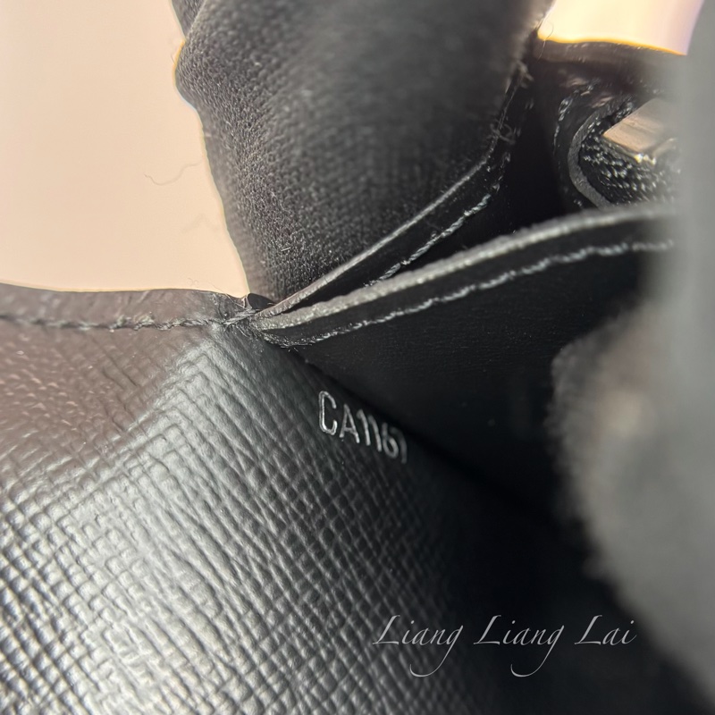 LOUIS VUITTON LV Brazza EPI水波紋對開黑色長夾-3