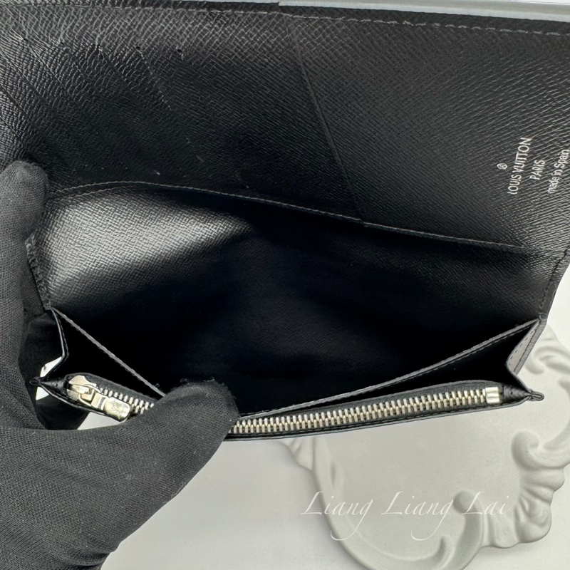 LOUIS VUITTON LV Brazza EPI水波紋對開黑色長夾-5