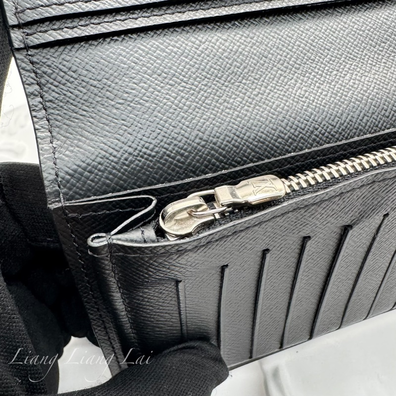LOUIS VUITTON LV Brazza EPI水波紋對開黑色長夾-8