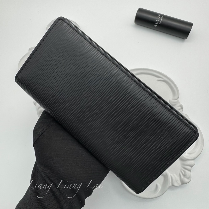 LOUIS VUITTON LV Brazza EPI水波紋對開黑色長夾-15
