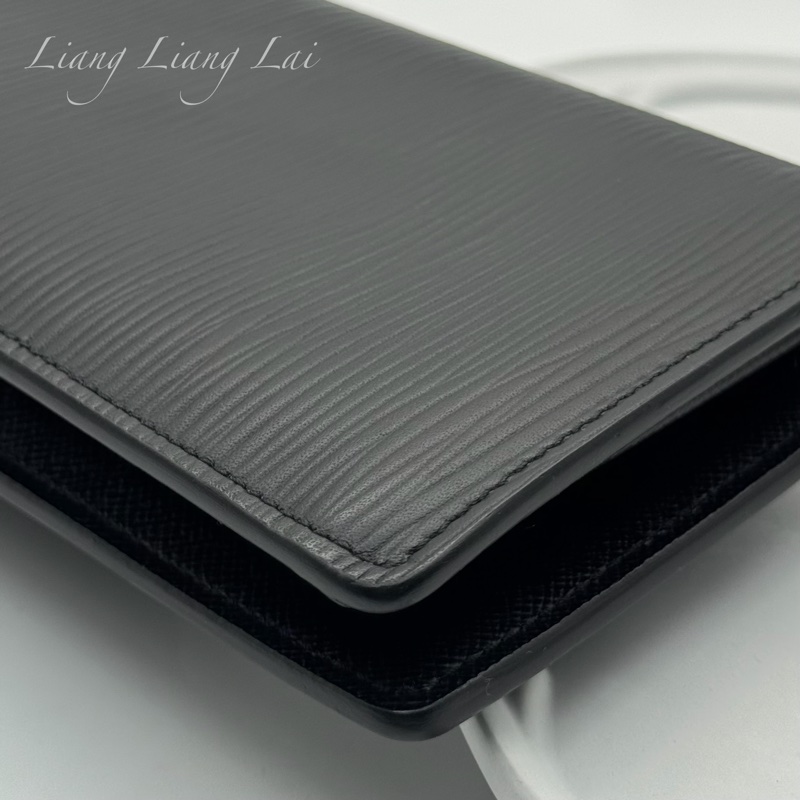 LOUIS VUITTON LV Brazza EPI水波紋對開黑色長夾-24