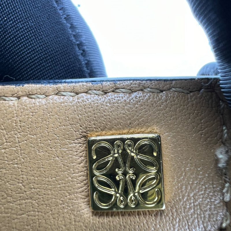 LOEWE Puzzle 拼色幾何包-1