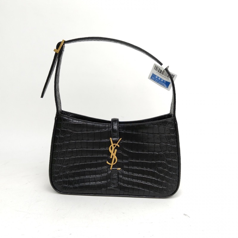 SAINT LAURENT LE5À7腋下包小號23鱷魚壓紋黑色牛皮金扣肩背包-0