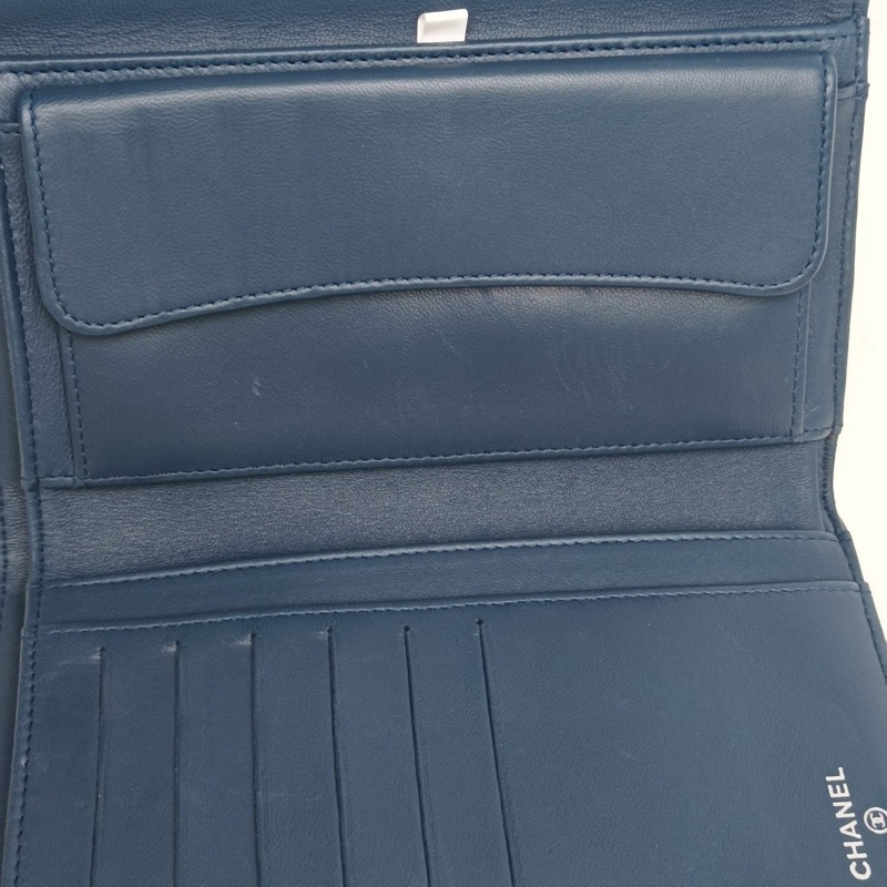 CHANEL 藍色羊皮22開銀扣CF翻蓋長款錢包-5