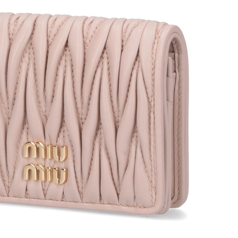 【MIU MIU】Small Matelasse 納帕軟皮 皮夾 短夾 卡夾 零錢包 粉色 5MV021-1