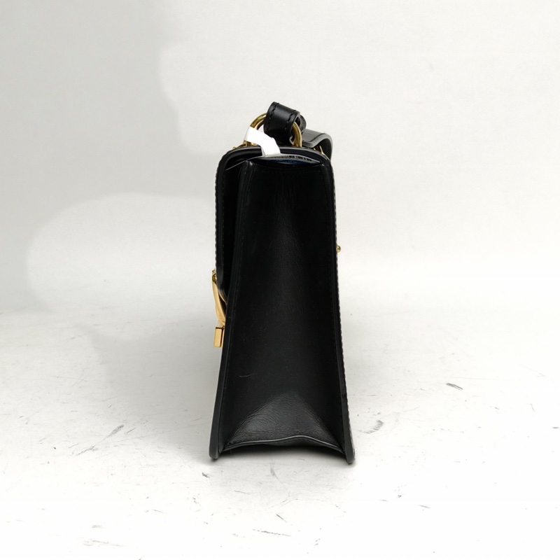 GUCCI Sylvie塞爾維亞絲帶包小號25.5黑色牛皮金扣肩背包-1