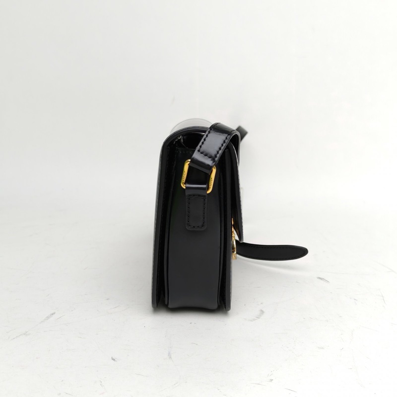 CELINE Triomphe凱旋門金屬鎖扣Teen18黑色牛皮金扣肩背包-1