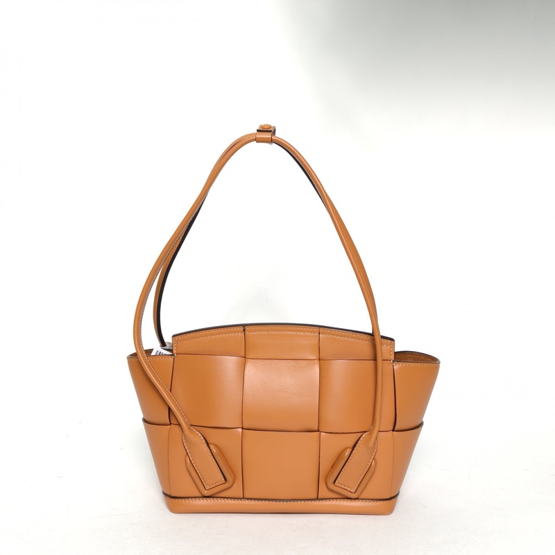 BOTTEGA VENETA Arco小號22棕色牛皮肩背包-2