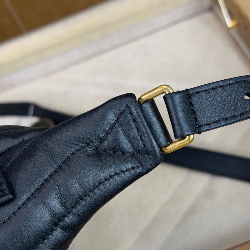 上架中🔑Louis Vuitton 黑金山形紋New Wave 腰包-6