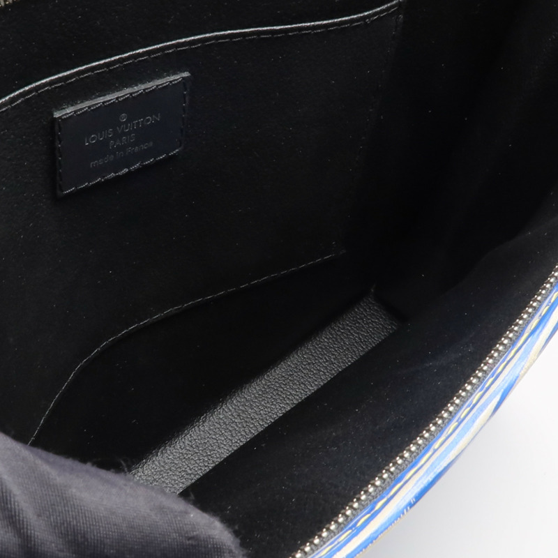 LOUIS VUITTON Epi Poche Toilette 26銀扣手拿包-14