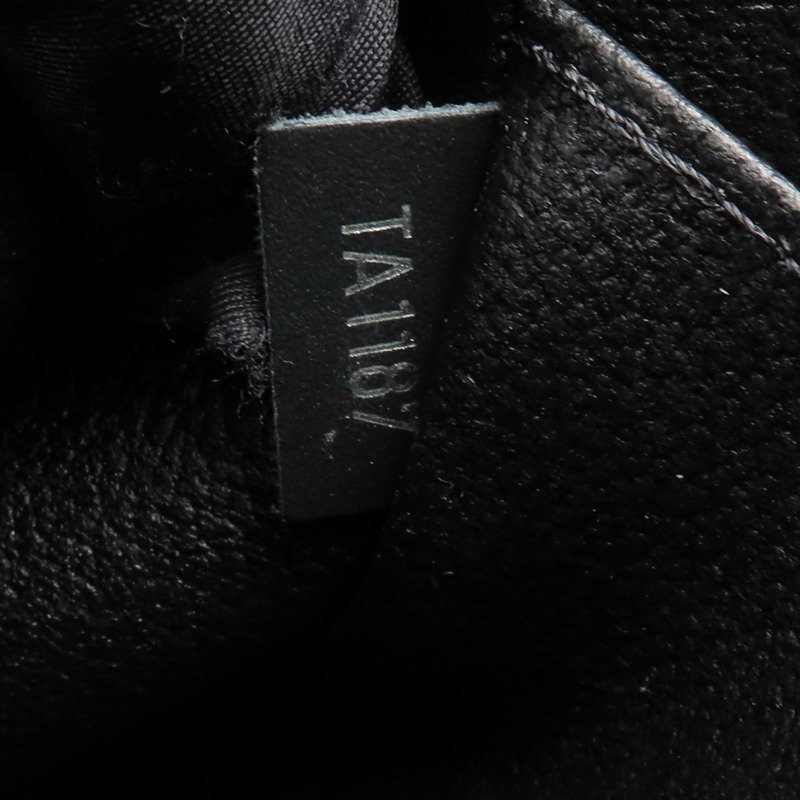 LOUIS VUITTON Epi Poche Toilette 26銀扣手拿包-16