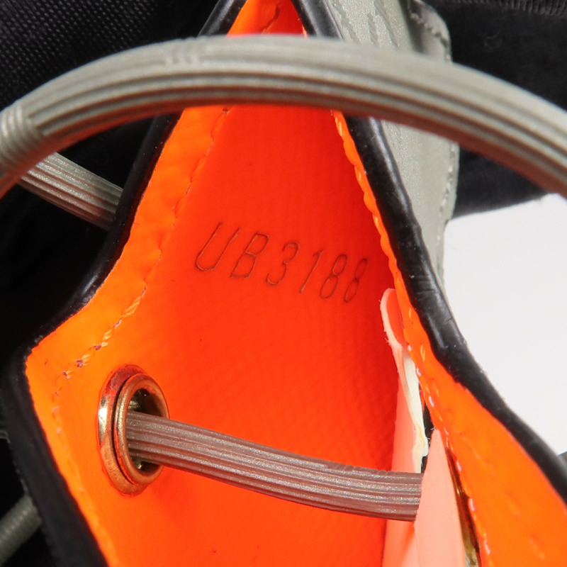 LOUIS VUITTON Monogram Titanium Dog Charm金扣掛飾-6