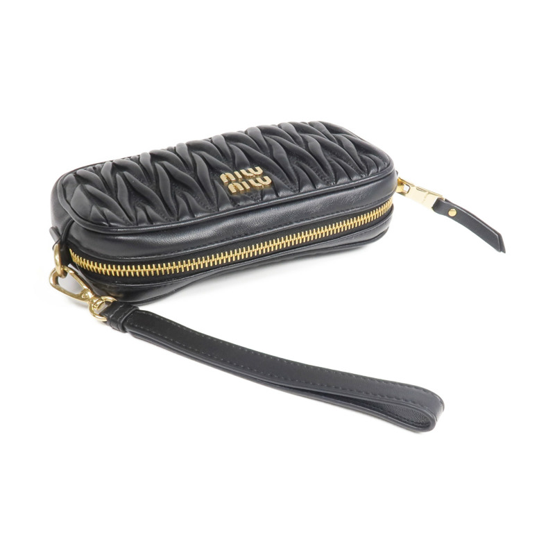 Miu Miu 羊皮皮革Pouch金扣手拿包-4