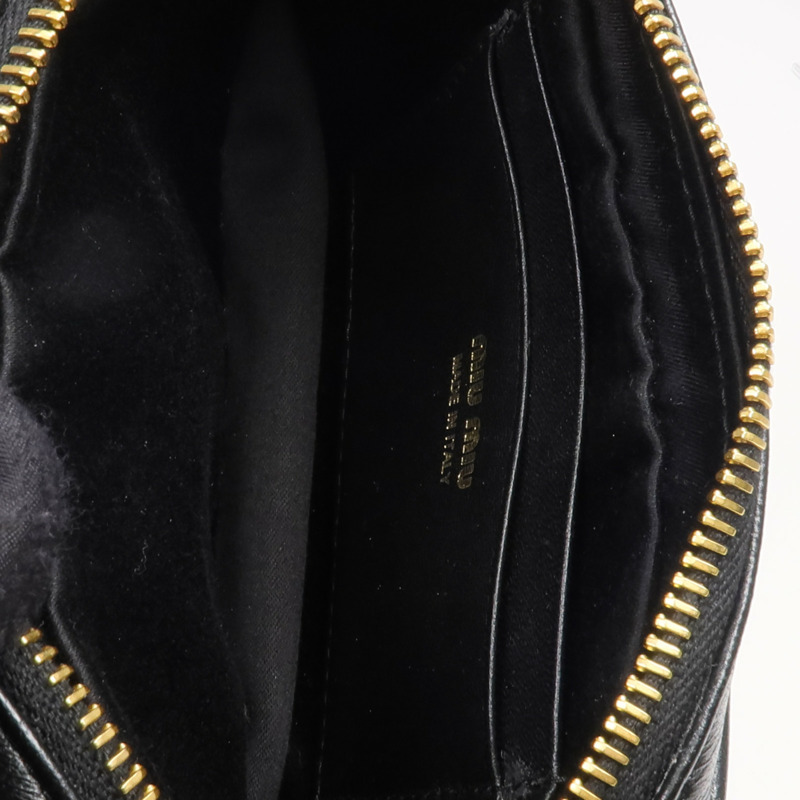 Miu Miu 羊皮皮革Pouch金扣手拿包-7