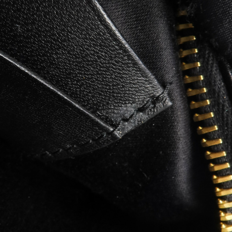 Miu Miu 羊皮皮革Pouch金扣手拿包-9