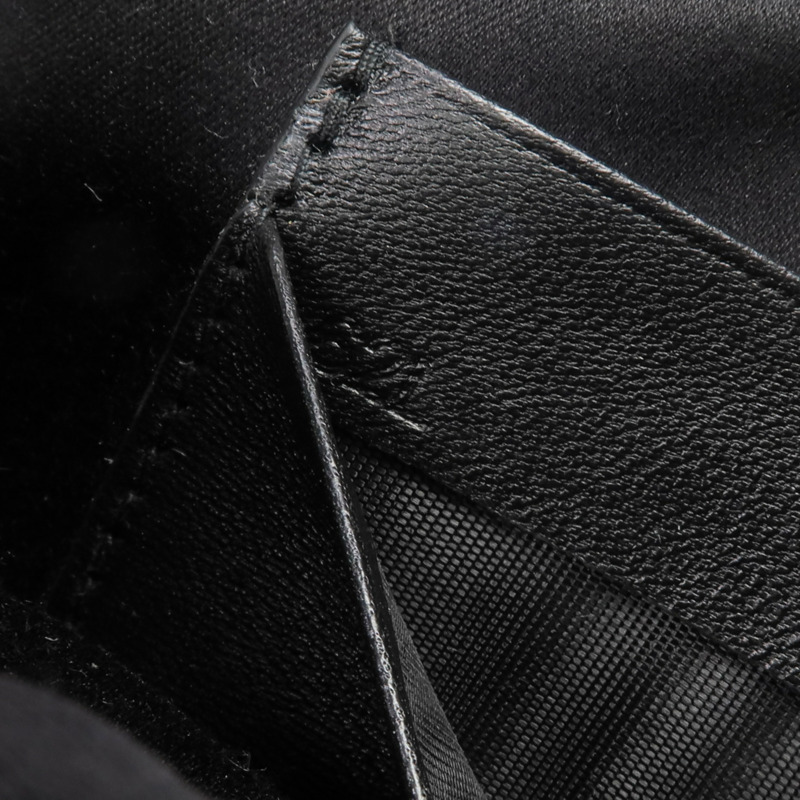 Miu Miu 羊皮皮革Pouch金扣手拿包-10