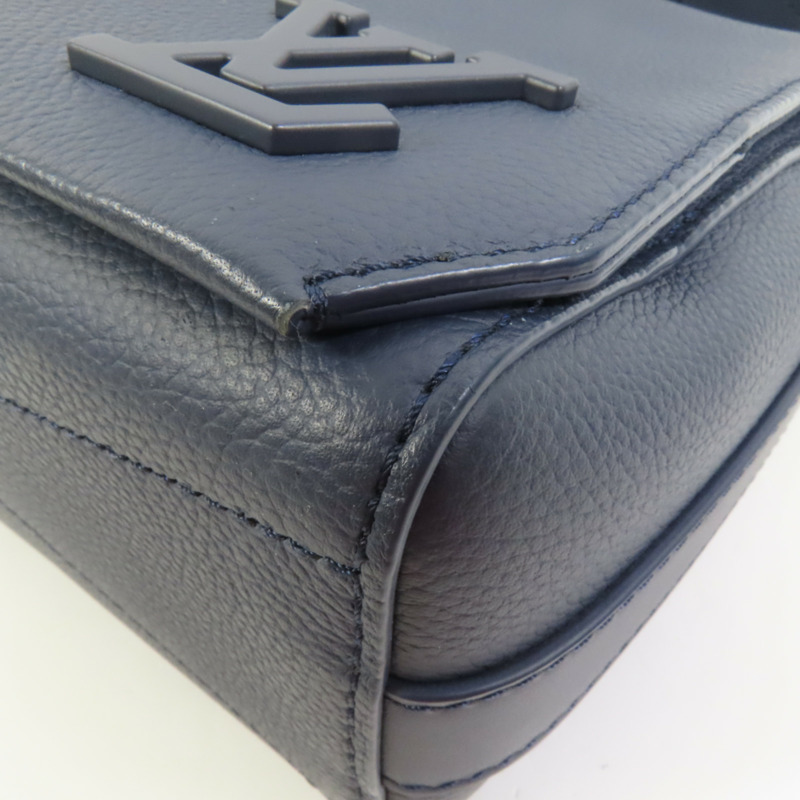 LOUIS VUITTON 牛皮皮革Aerogram Takeoff銀扣肩背袋-11