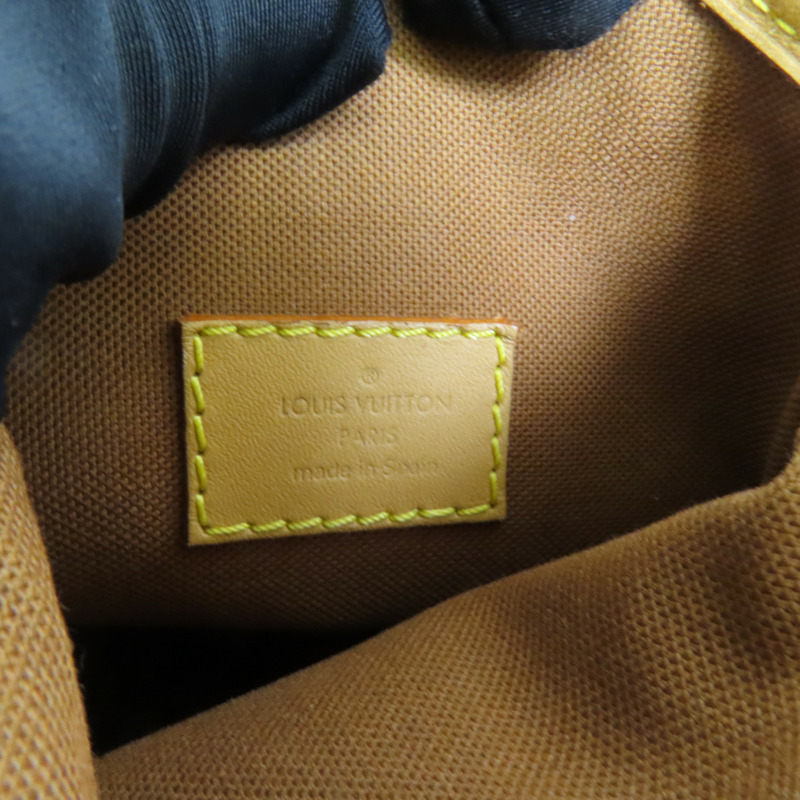 LOUIS VUITTON Monogram Fold Me Pouch金扣肩背袋-7