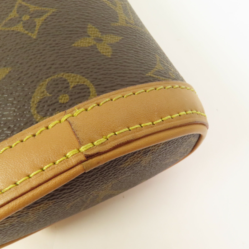 LOUIS VUITTON Monogram Fold Me Pouch金扣肩背袋-16