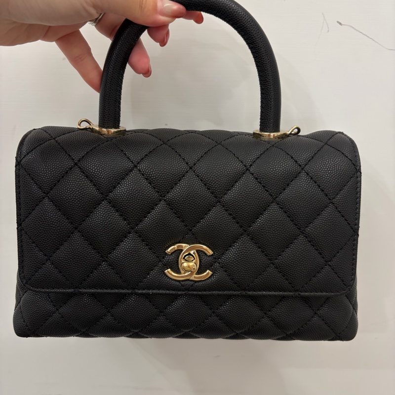 Chanel 黑荔枝皮淡金釦COCO HANDLE 小號A92990-0