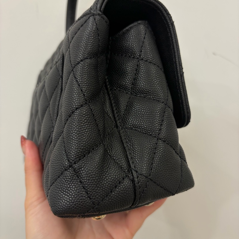 Chanel 黑荔枝皮淡金釦COCO HANDLE 小號A92990-2