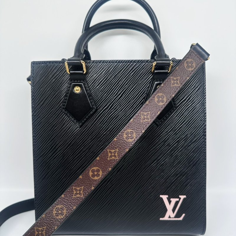 LV黑色EPI Sac Plat(琴譜) BB包-0