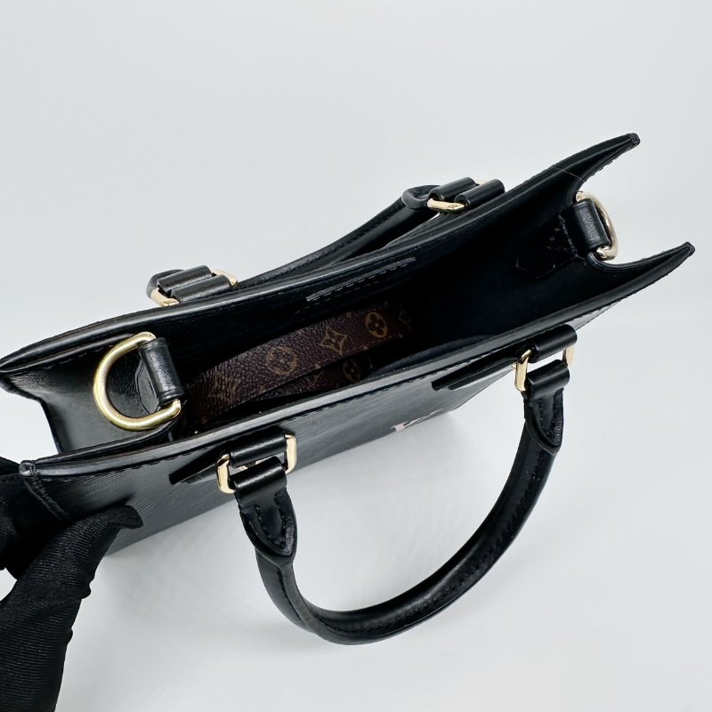 LV黑色EPI Sac Plat(琴譜) BB包-2