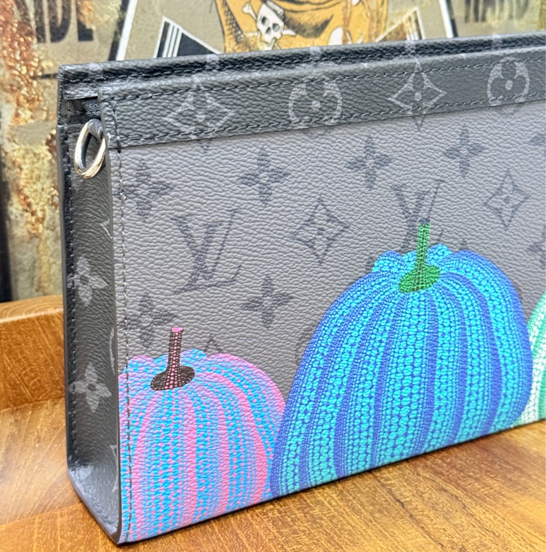 95新✨賠售超甜賣🫶🏻僅試揹🩶LV草間彌生 南瓜系列 二合一 斜背包 黑色 灰色-19